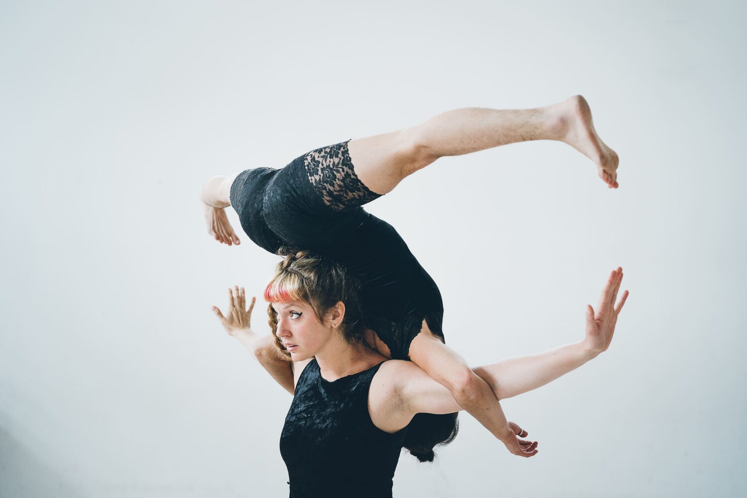 Photographie du spectacle de cirque acrobatique "Doppie Punte".