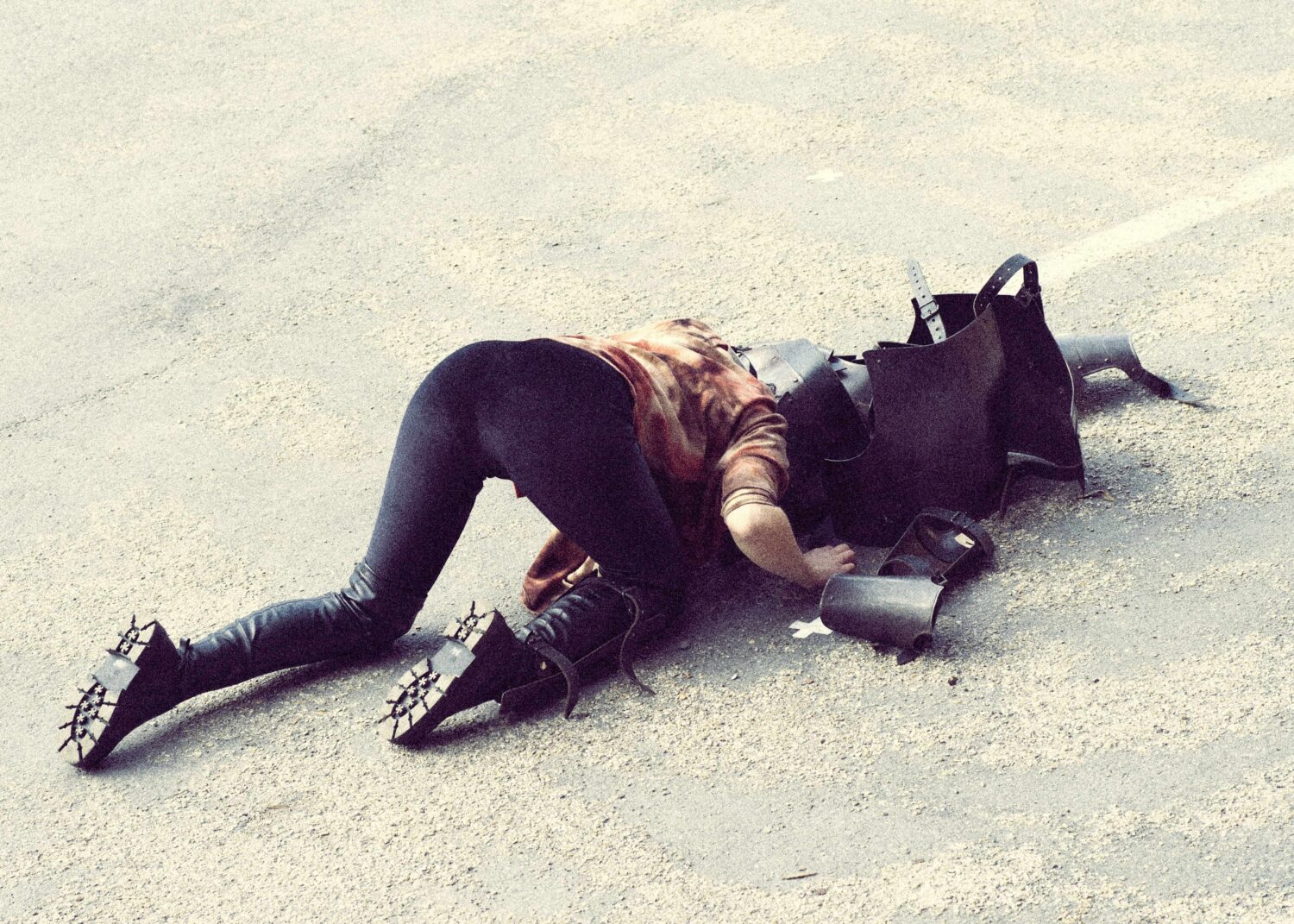 Foto van de circusvoorstelling “Des amoures chiennes aux amour-lichen” door Petra Ichor.