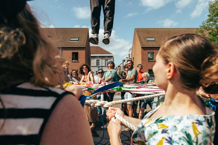 Photographie du spectacle de cirque participatif "WEB"