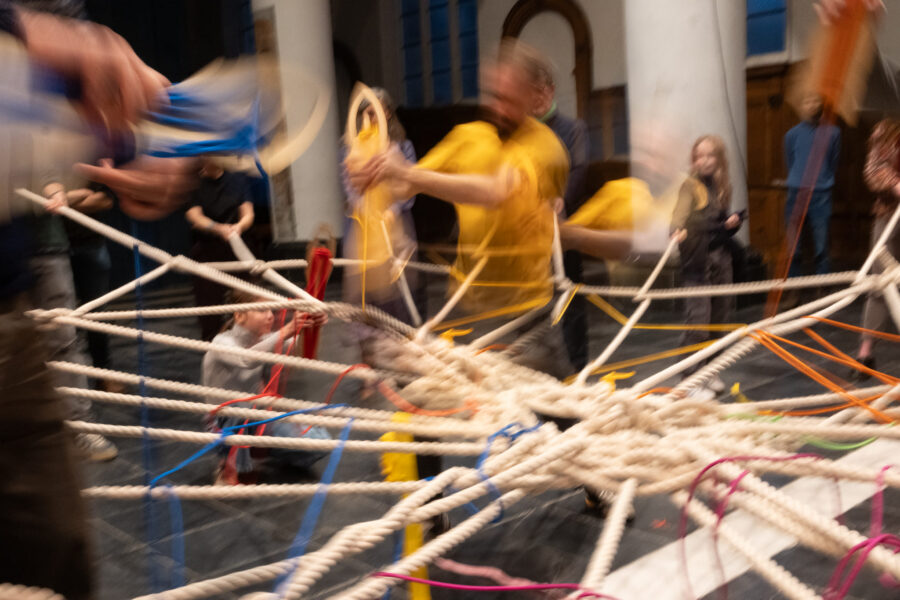 Photographie du spectacle de cirque participatif "WEB"