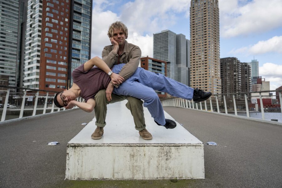 Photographie d'un duo extraordinaire du spectacle "BuitenGewoon" par Liza van Brakel