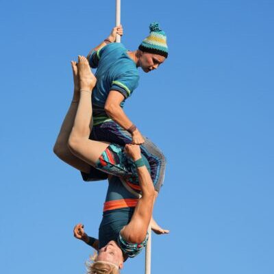 Photographie du spectacle de cirque Hot & Cold. C'est le spectacle sélectionné par les jeunes programmateurices de 2026.