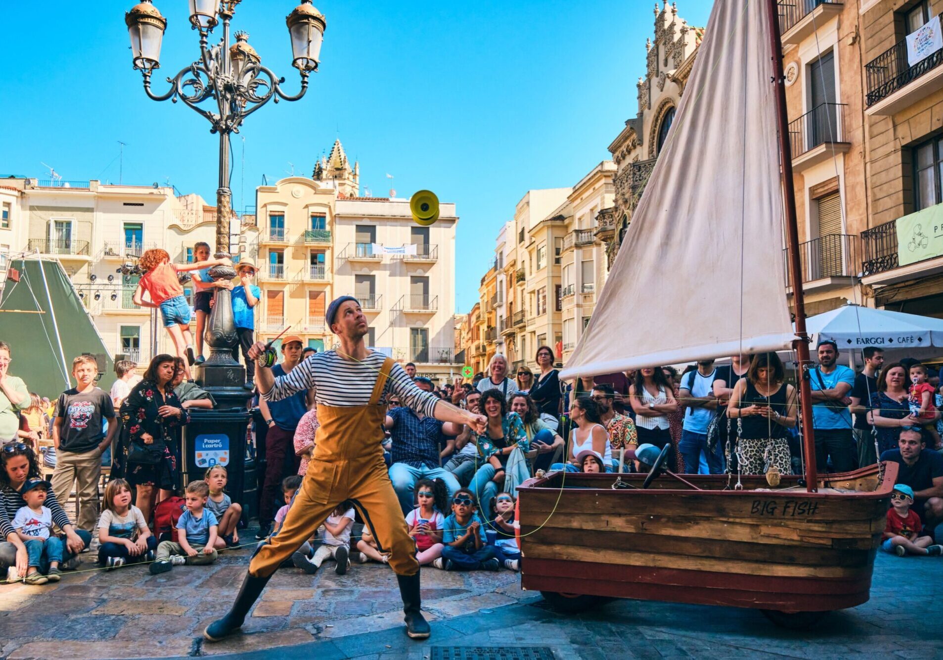 Foto van de circusvoorstelling “Big Fish”